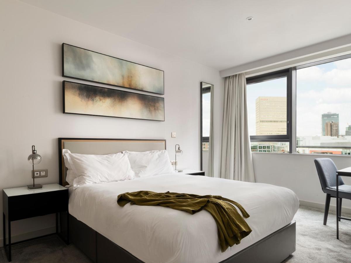 Citysuites Aparthotel Salford  Ngoại thất bức ảnh A bedroom at the hotel