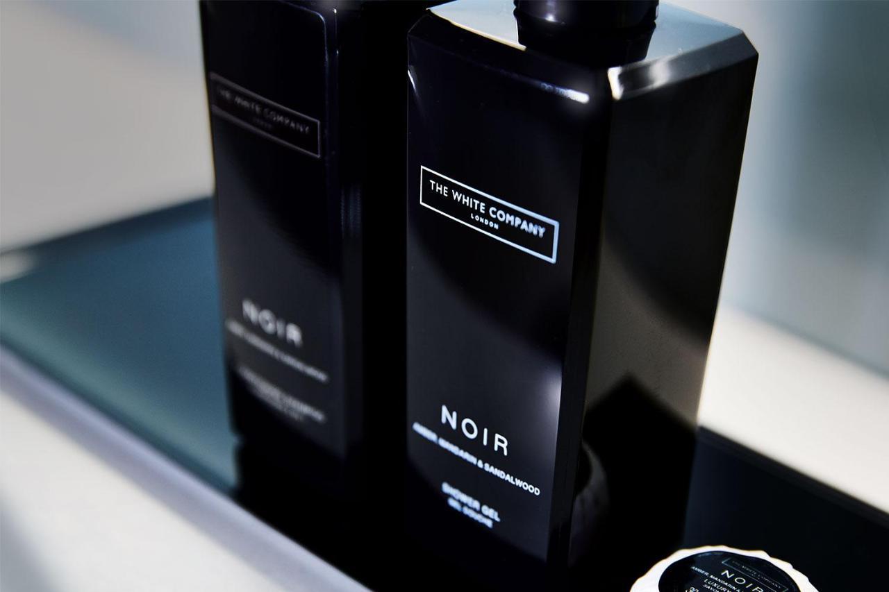 Citysuites Aparthotel Salford  Ngoại thất bức ảnh The photo shows two sleek, black bottles labeled "NOIR" from "The White Company." They have a modern design with minimalistic branding. Next to the bottles, there appears to be a small circular item, possibly a lid or a coaster, also in black. The ar